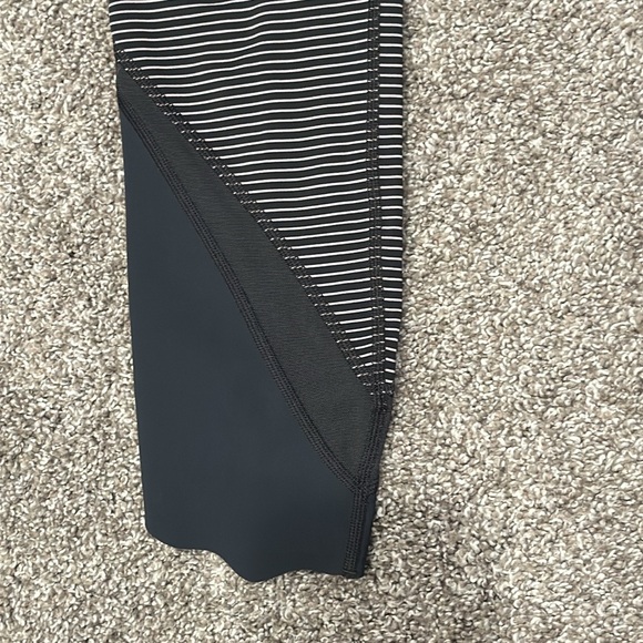 Lululemon Wunder Under Scalloped Hem High Rise Crop 23”Luxtreme - Picture 3 of 4